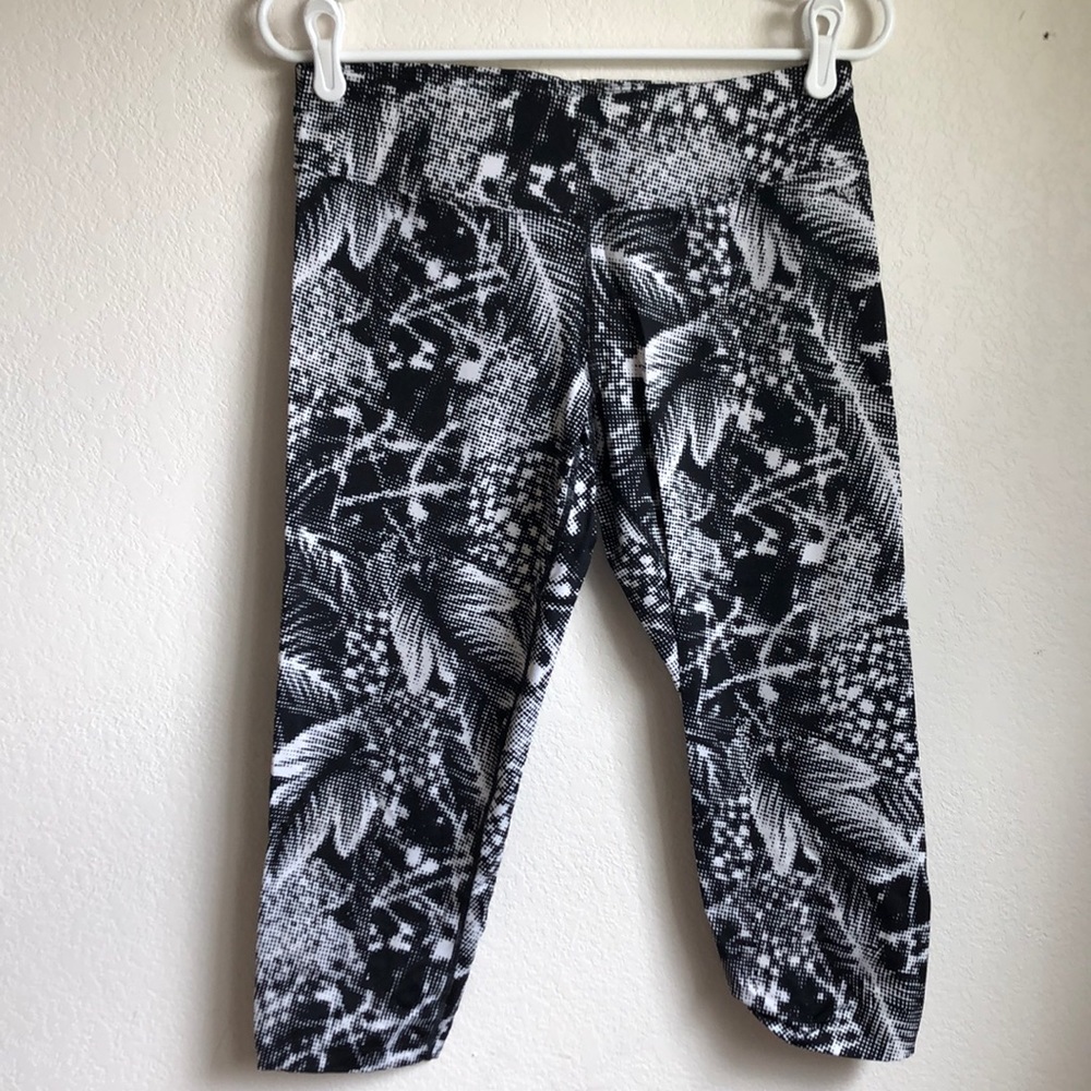 Calvin Klein workout crops - sz lg